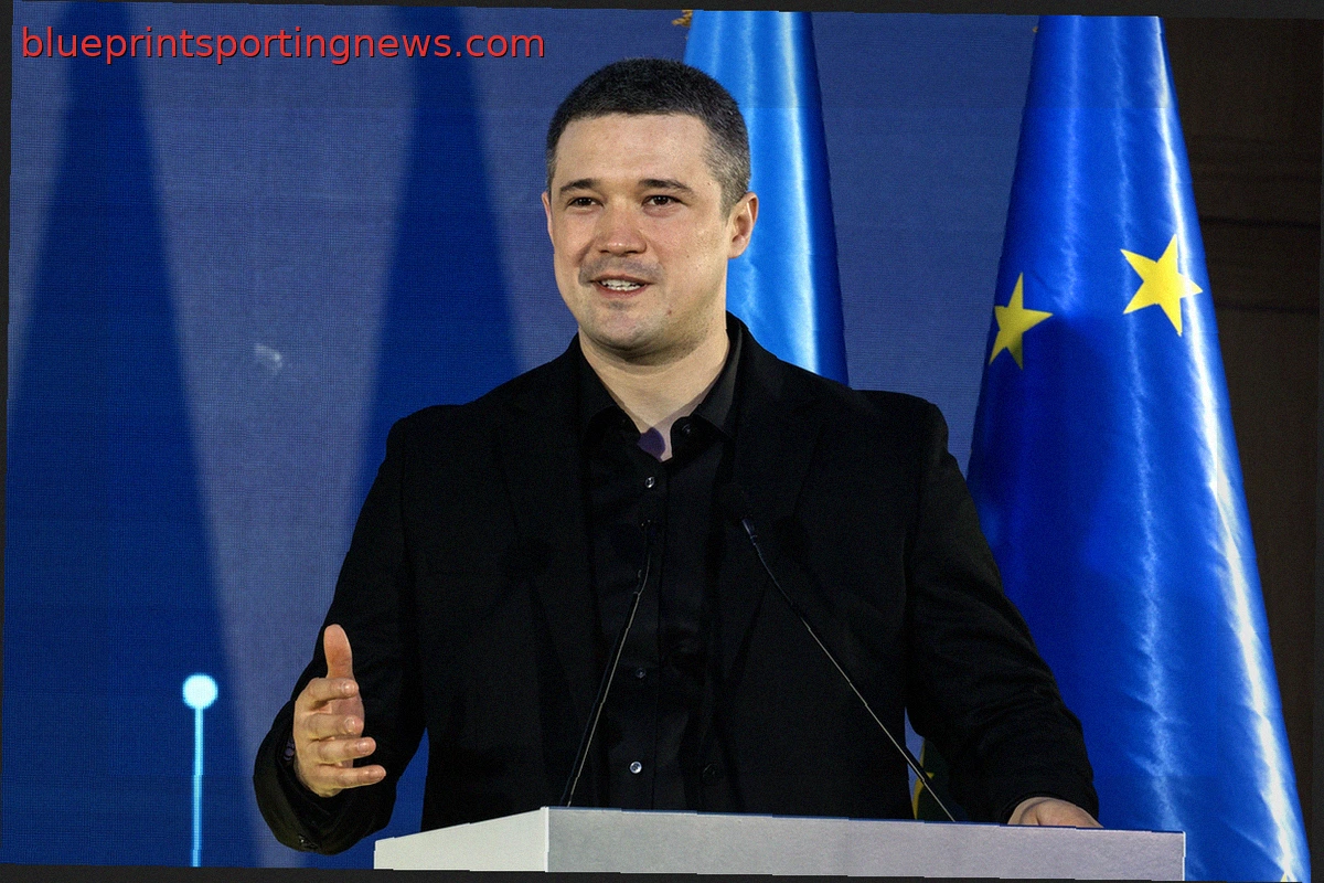 Former Ukrainian Defense Minister to Challenge President Zelensky
